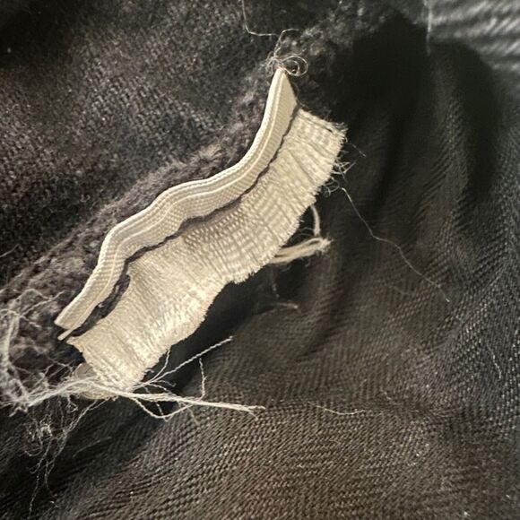 Abercrombie & Fitch Womens Mom Mid Rise Frayed Black Wash Denim Shorts 27, 4 - Picture 4 of 4